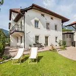 Ansitz Layshof Turm Апартаменты Мерано