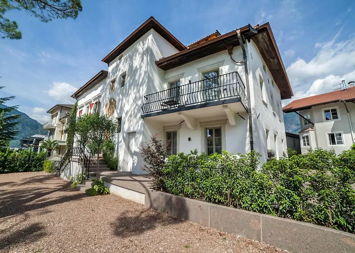 Ansitz Layshof Turm Мерано